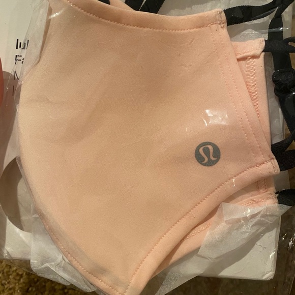 Brand New Lululemon Face Mask - Ballet Slipper - Picture 1 of 2